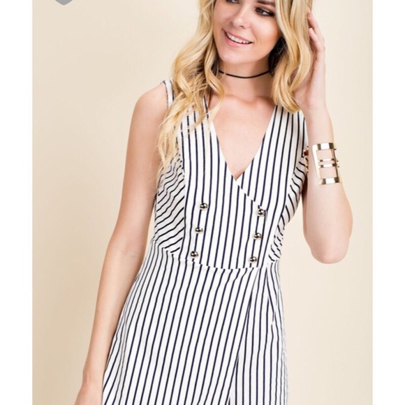 NWT • Large striped nautical romper with buttons • - Picture 3 of 8